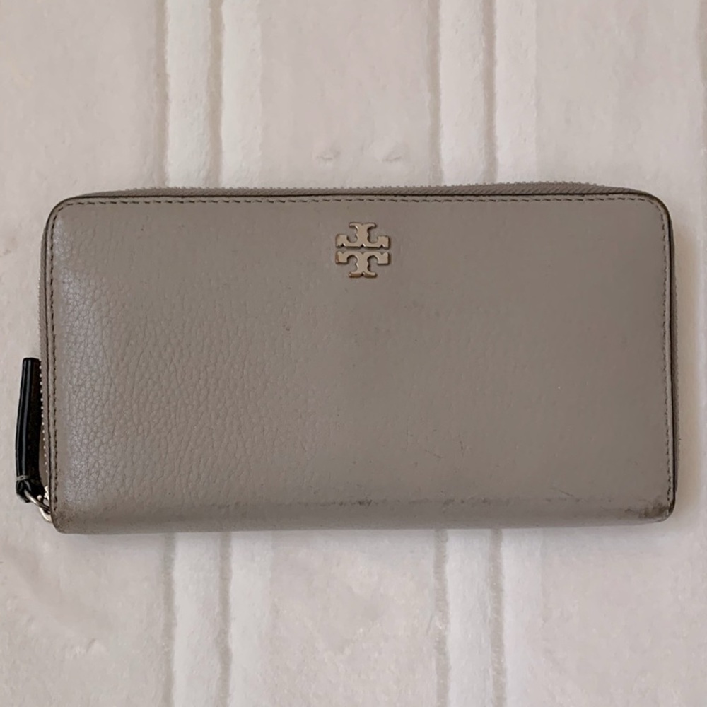 Tory Burch Zip Around Leather Wallet in Taupe color